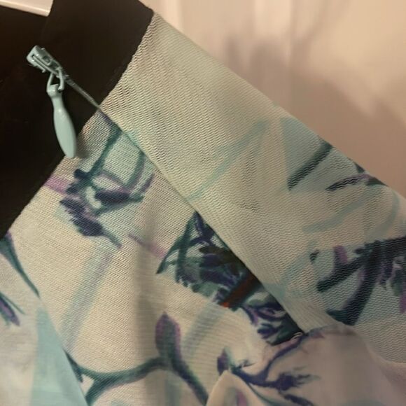 BCBGenerationFloral Sheer  Blouse  NWT  Small - Picture 10 of 11